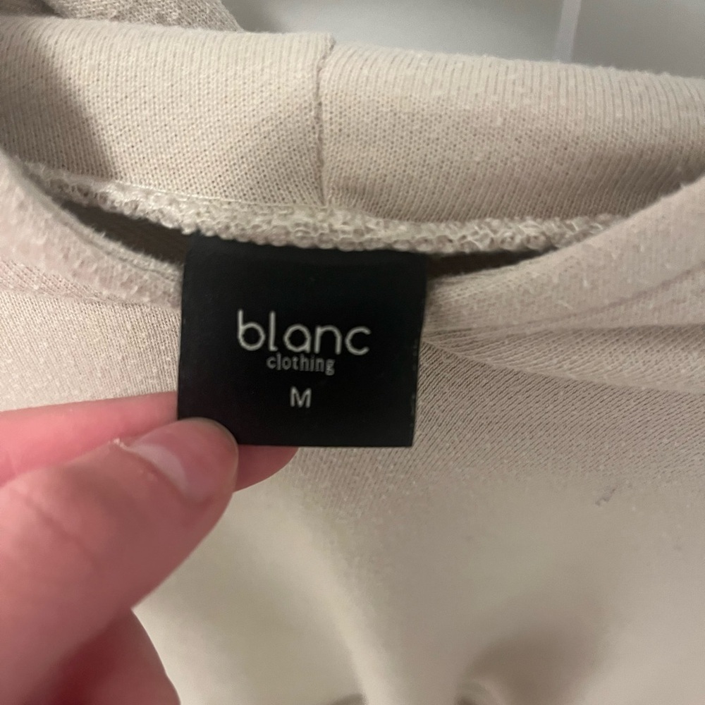 Beige/tan cropped hoodie, size medium but runs small - Picture 3 of 4